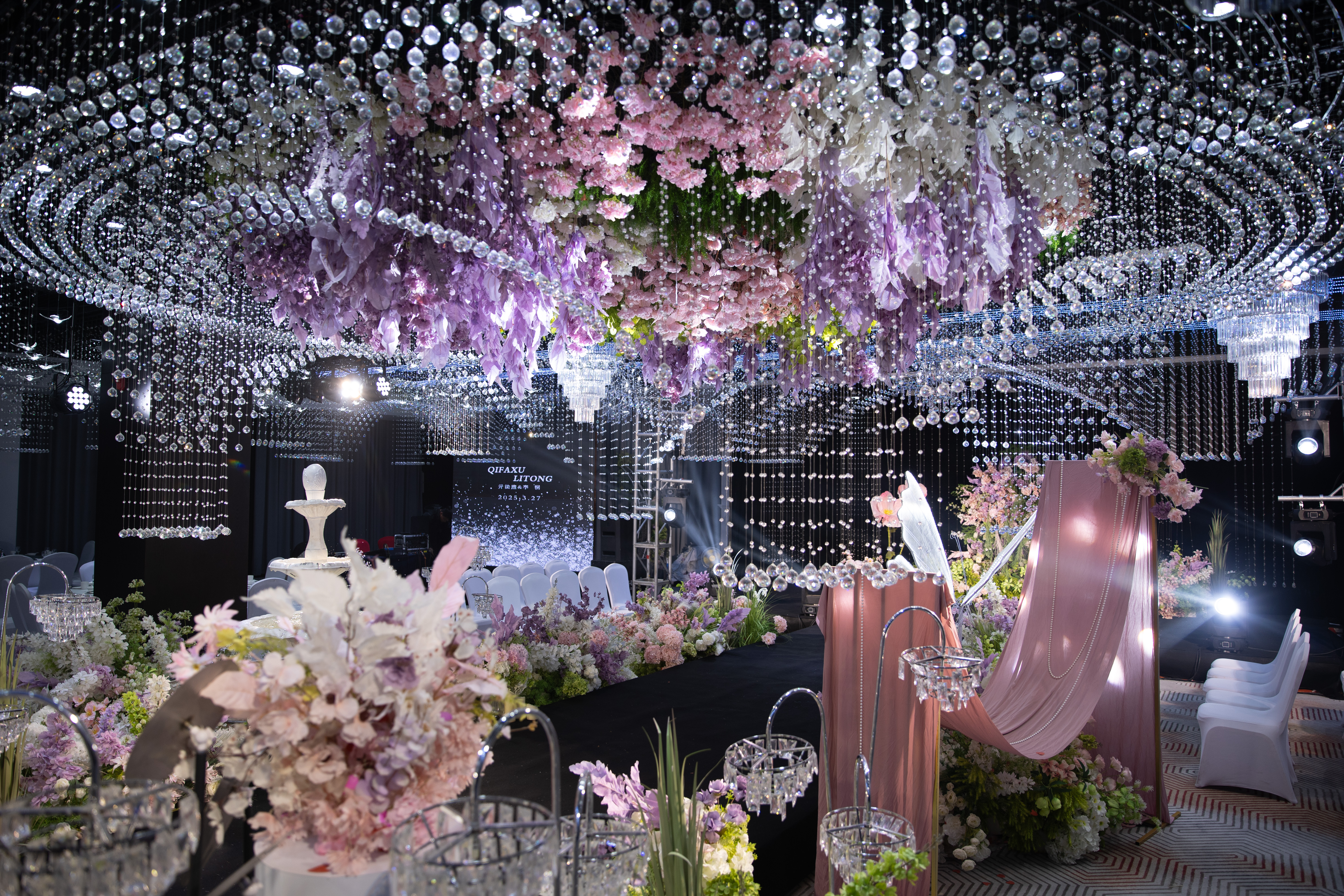 婚禮篇丨粉紫交織，是春日云霞偷吻了夢(mèng)幻花海