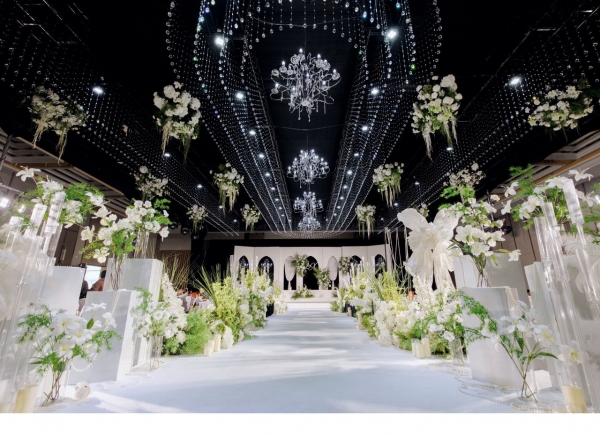 婚禮篇丨純白殿堂-水晶與繁花共舞